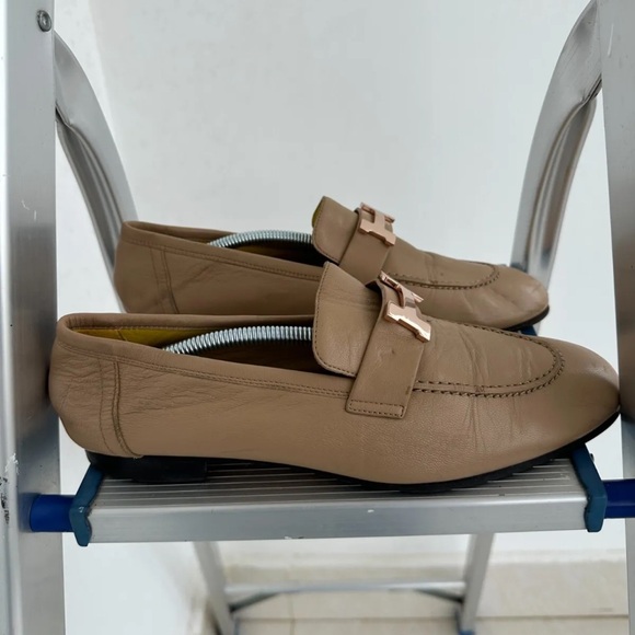 AUTH. HERMES Goatskin Womens Paris Loafers size 39 in Beige Nude - Picture 3 of 9